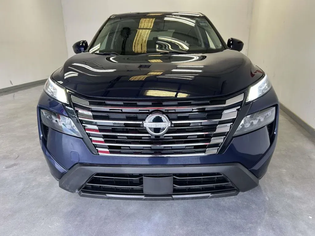 2024 Nissan Rogue SV thumbnail 8