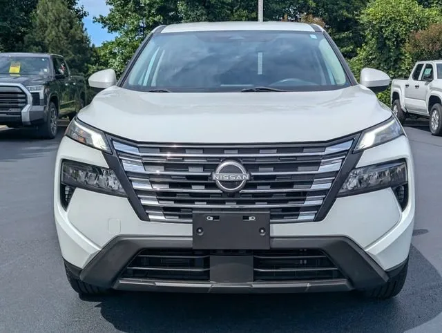 2024 Nissan Rogue SV thumbnail 12