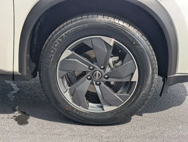 2024 Nissan Rogue SV thumbnail 14