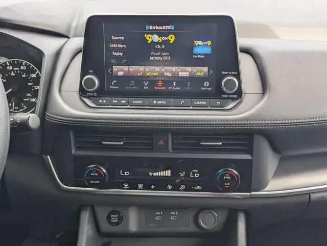 2024 Nissan Rogue SV thumbnail 18