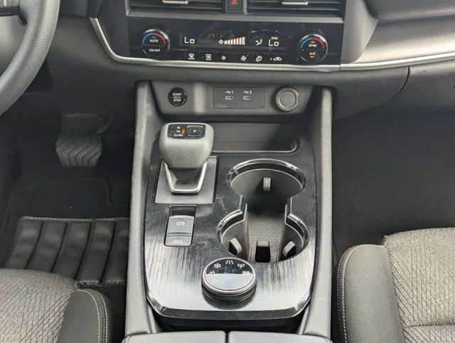 2024 Nissan Rogue SV thumbnail 19