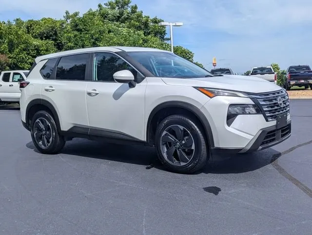2024 Nissan Rogue SV thumbnail 2