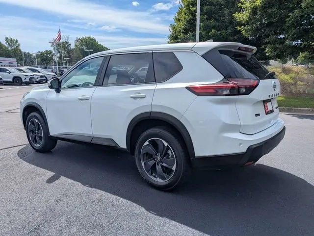 2024 Nissan Rogue SV thumbnail 4