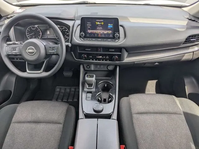 2024 Nissan Rogue SV thumbnail 6
