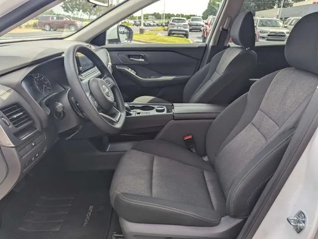 2024 Nissan Rogue SV thumbnail 7