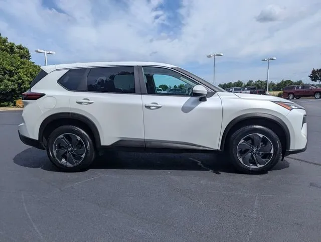 2024 Nissan Rogue SV thumbnail 9