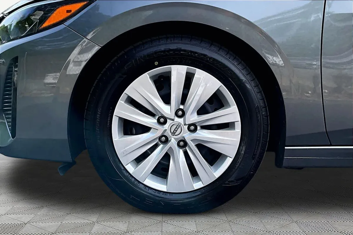 2024 Nissan Sentra S thumbnail 10