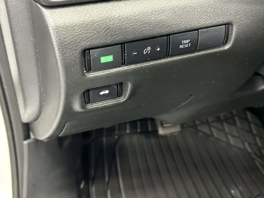 2024 Nissan Sentra S thumbnail 17