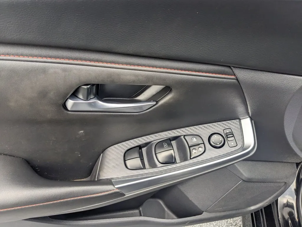 2024 Nissan Sentra SR thumbnail 12
