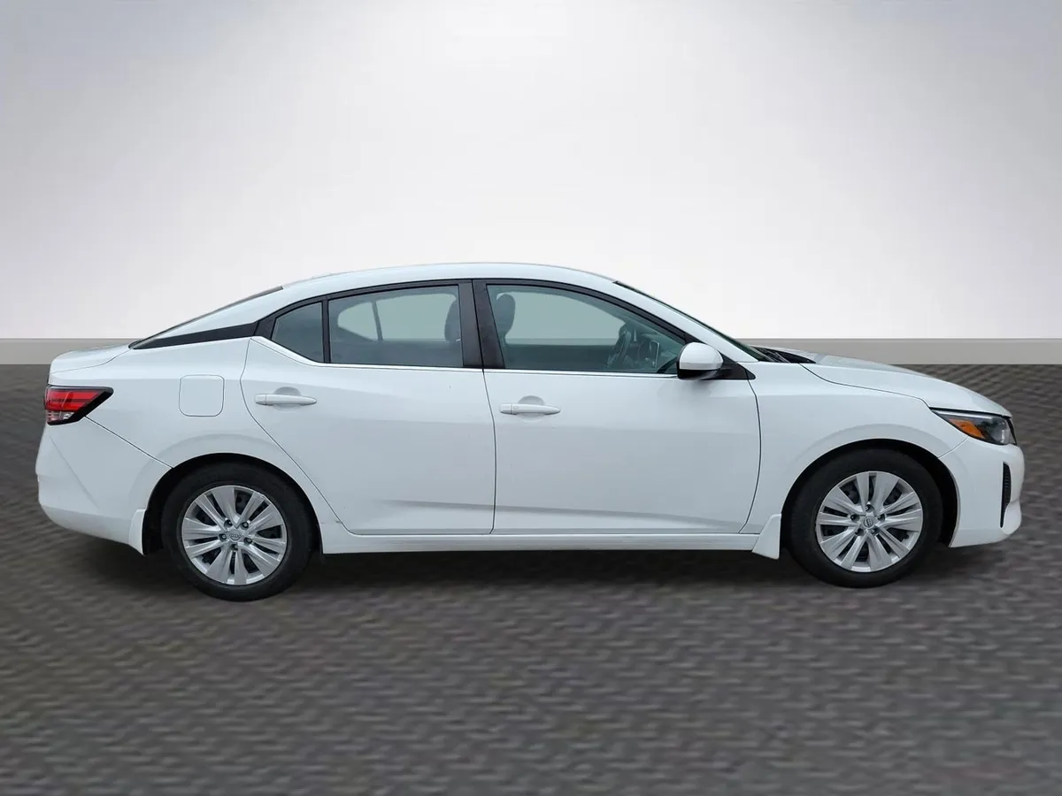 2024 Nissan Sentra SV thumbnail 4