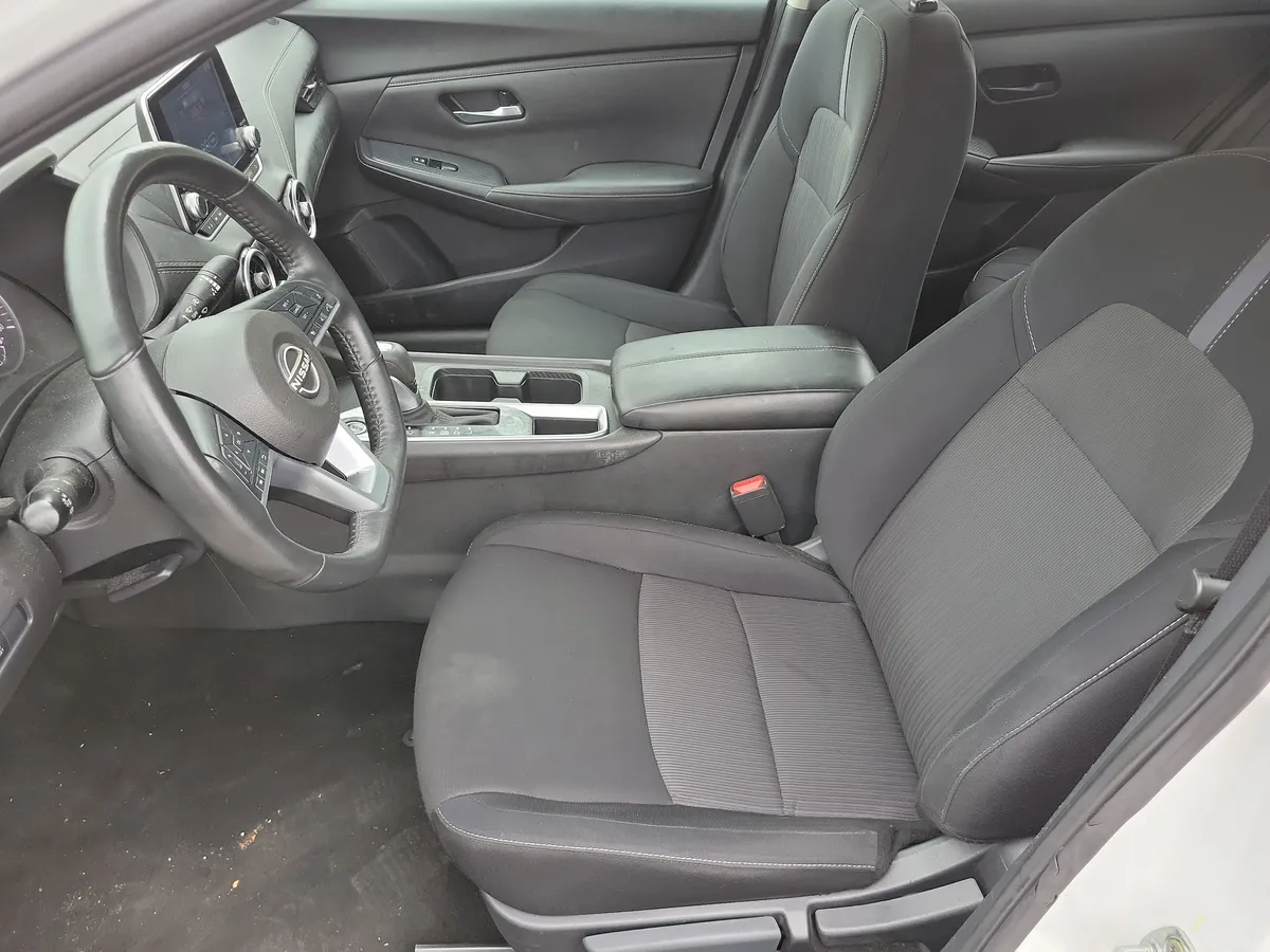 2024 Nissan Sentra SV thumbnail 9