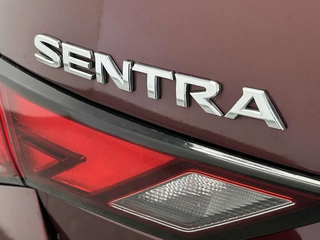 2024 Nissan Sentra SV thumbnail 10