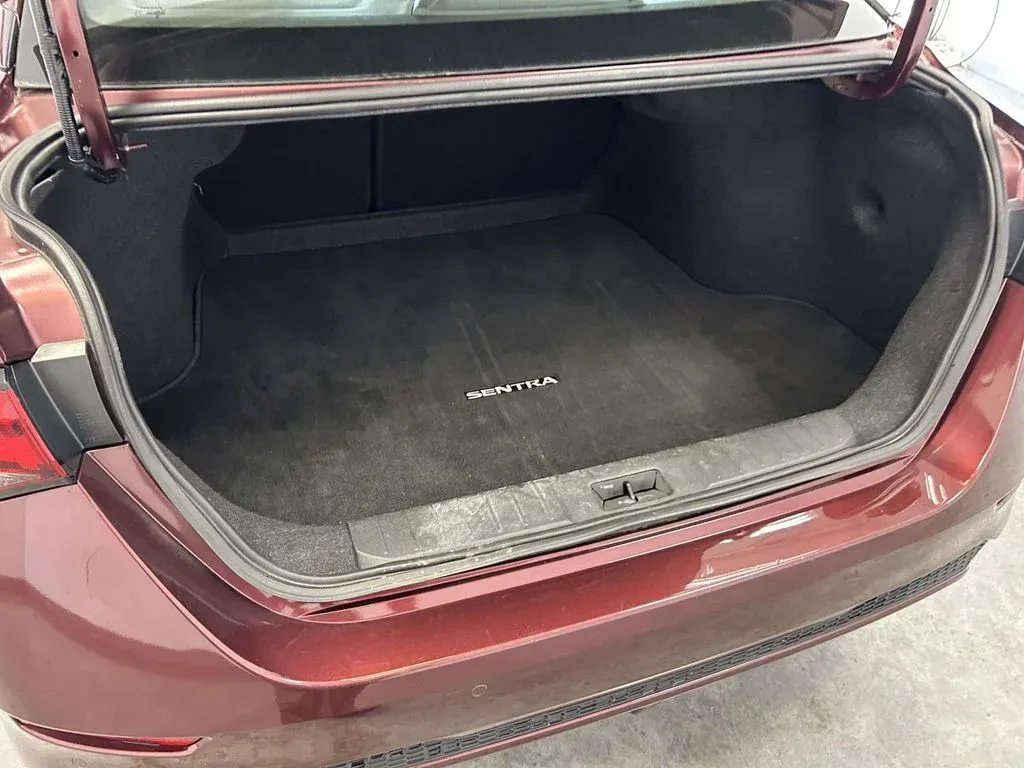 2024 Nissan Sentra SV thumbnail 12