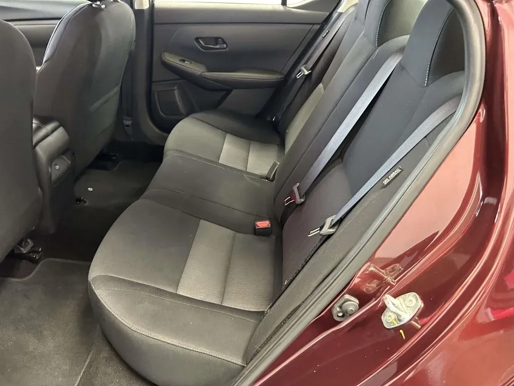 2024 Nissan Sentra SV thumbnail 14