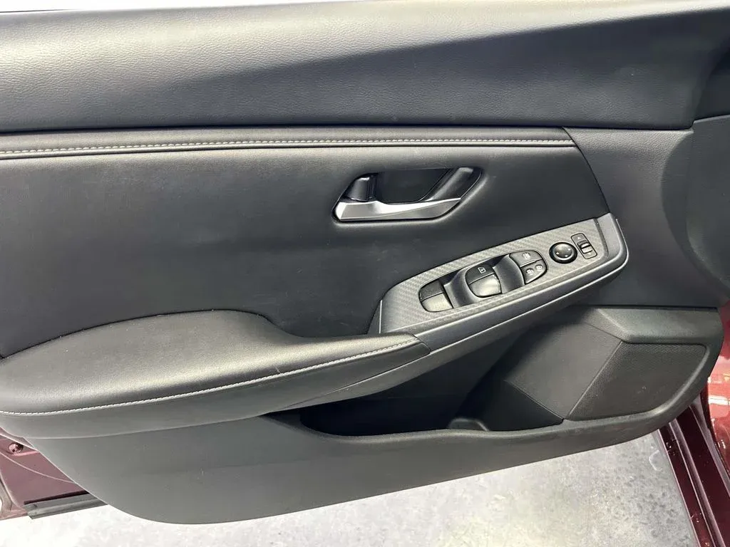 2024 Nissan Sentra SV thumbnail 16