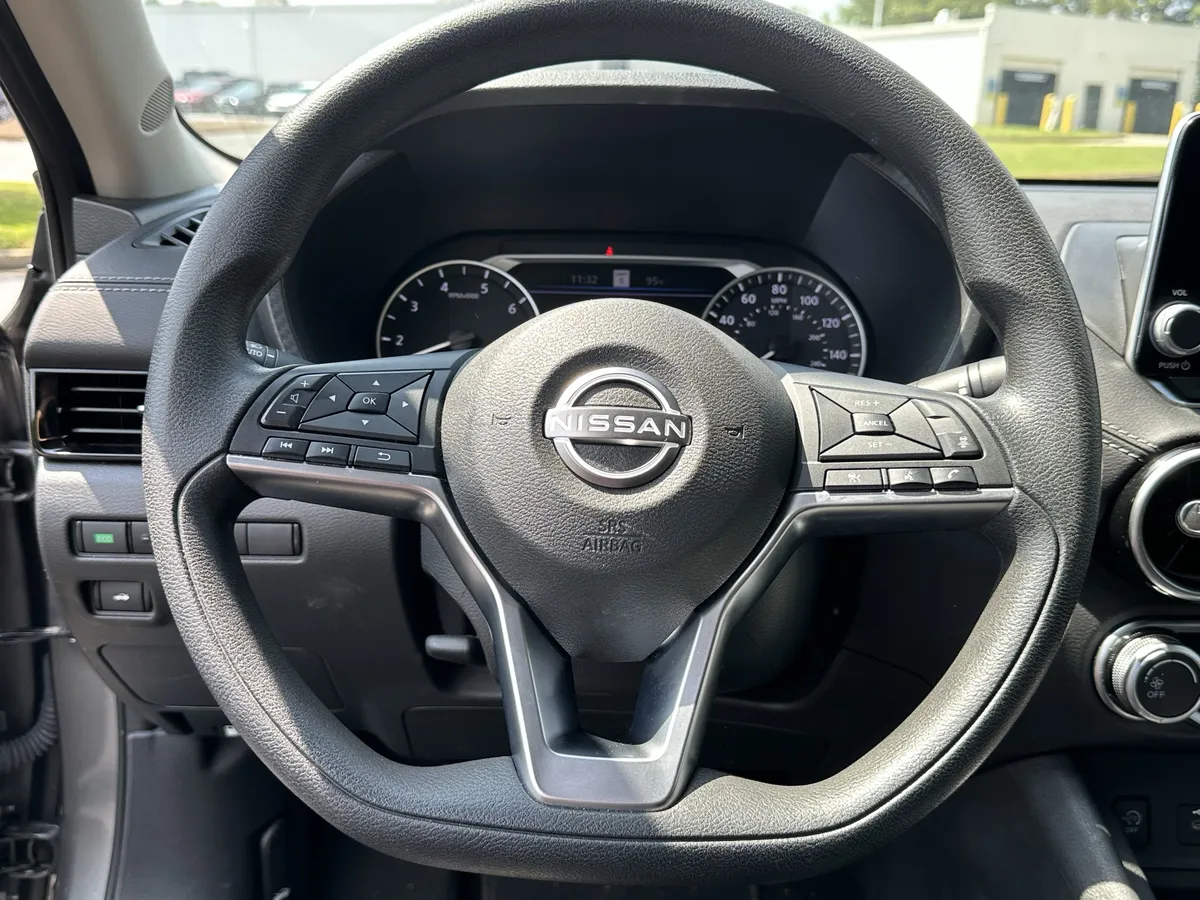2024 Nissan Sentra SV CVT thumbnail 6