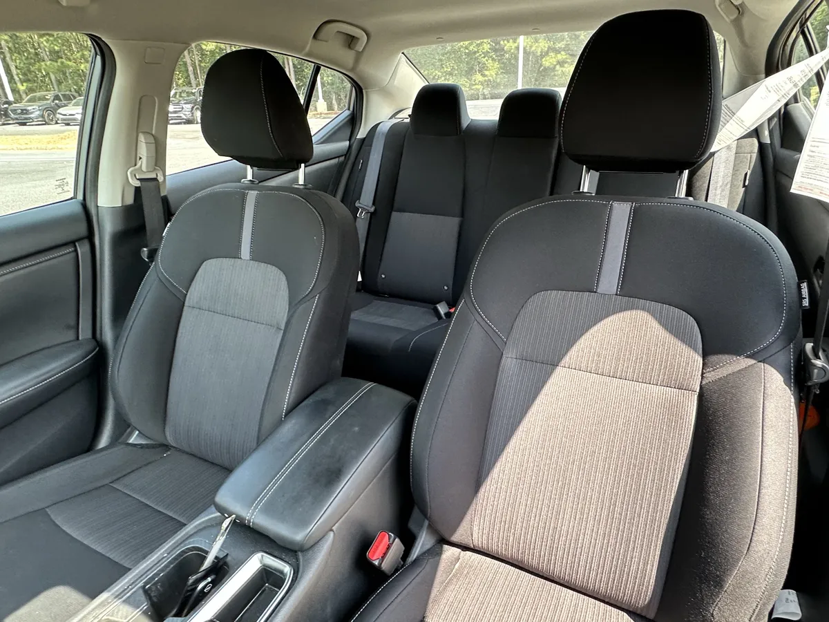 2024 Nissan Sentra SV CVT thumbnail 7