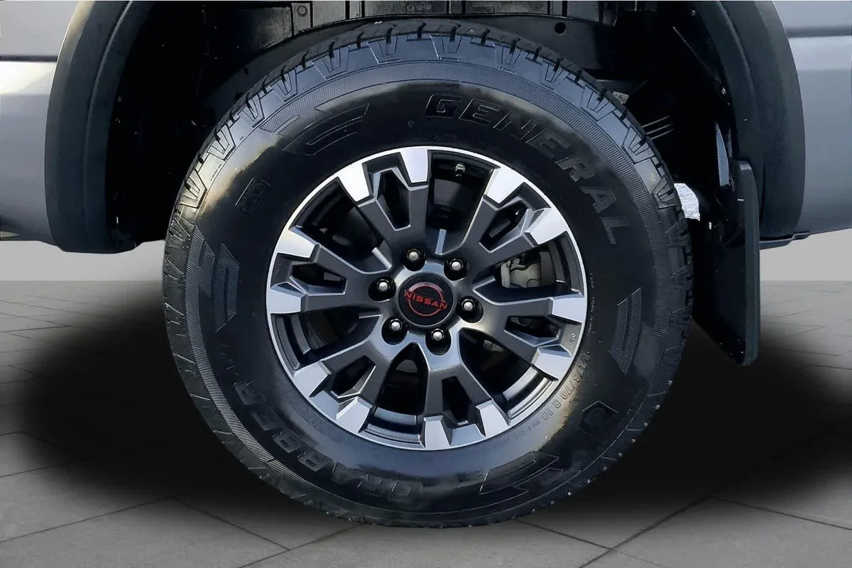 2024 Nissan Titan PRO-4X thumbnail 11