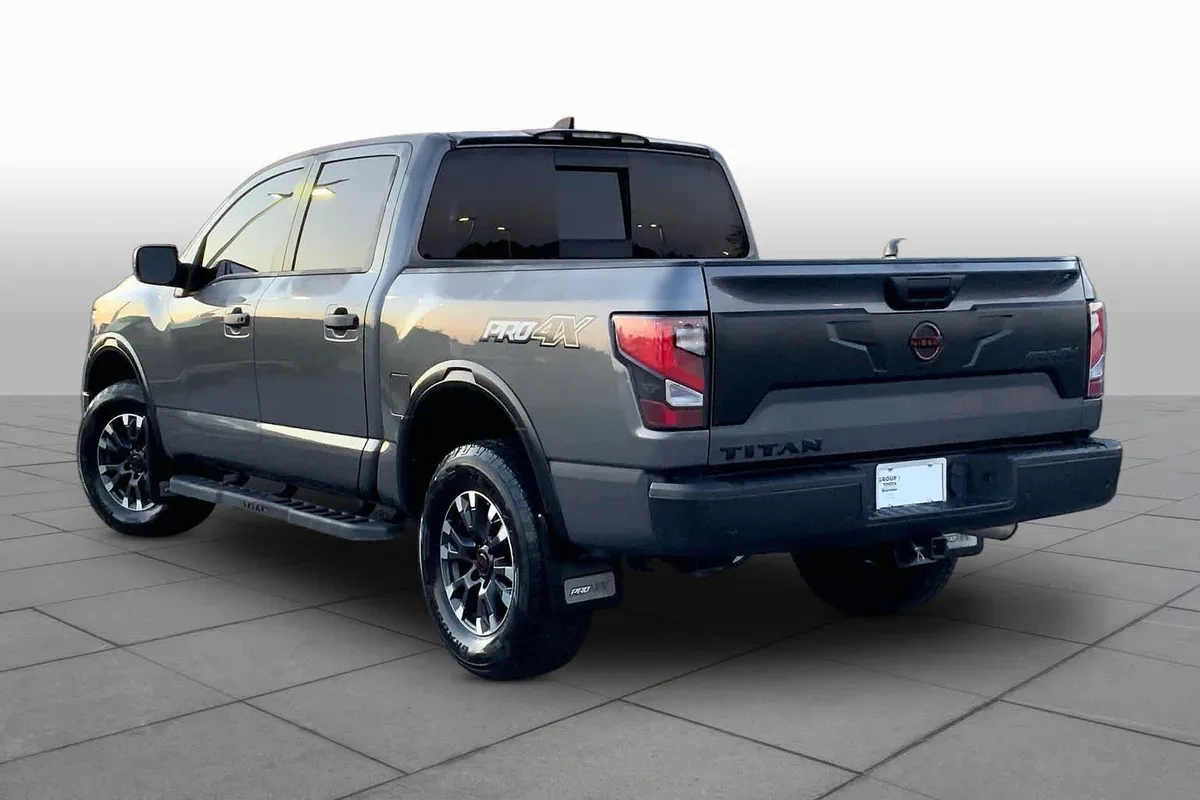 2024 Nissan Titan PRO-4X thumbnail 12