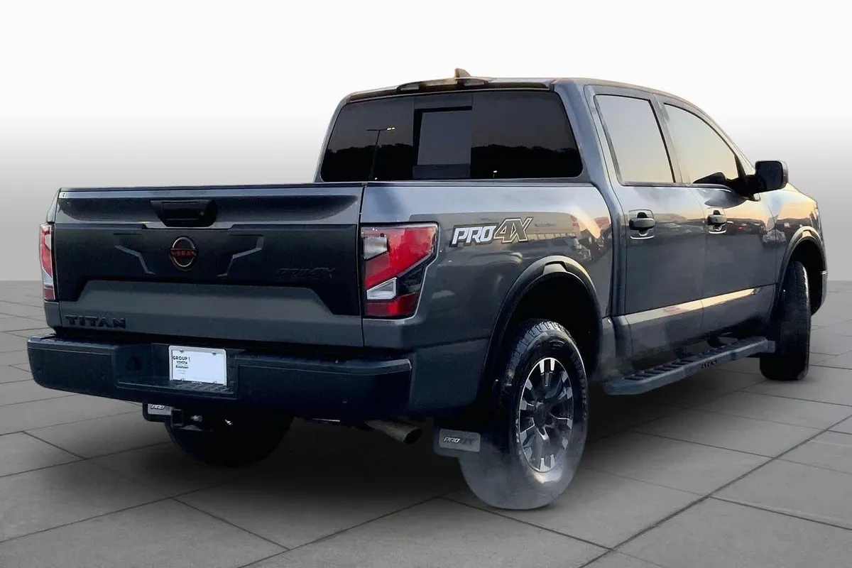 2024 Nissan Titan PRO-4X thumbnail 13