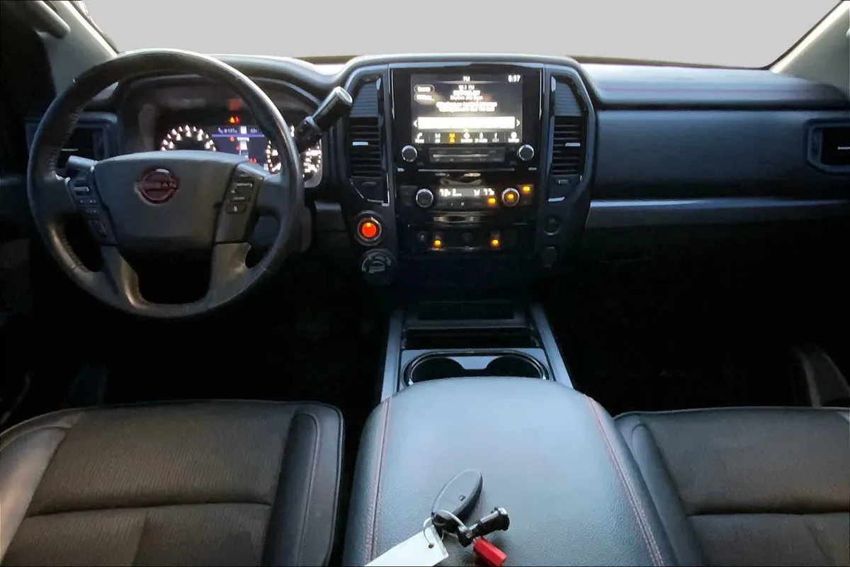 2024 Nissan Titan PRO-4X thumbnail 15