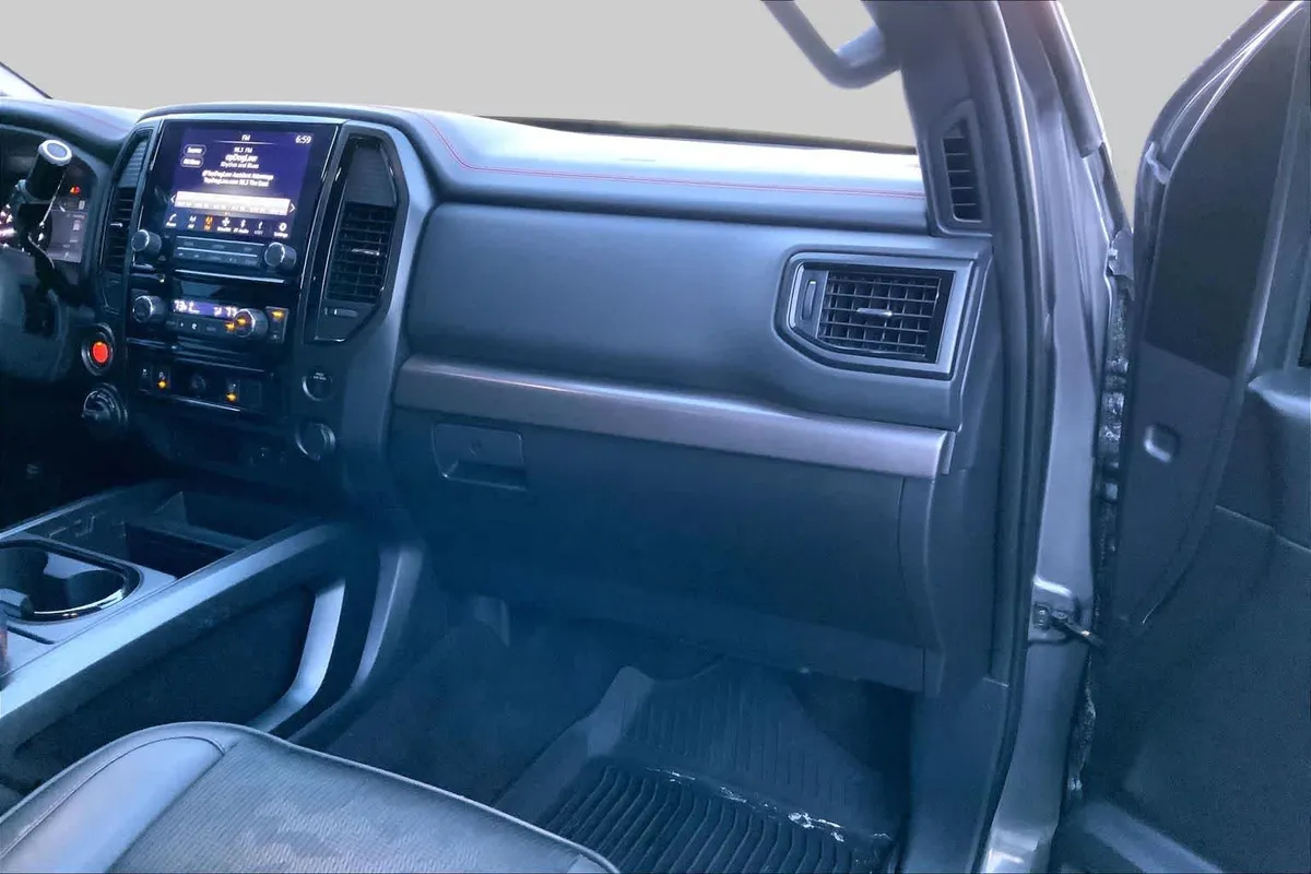 2024 Nissan Titan PRO-4X thumbnail 18