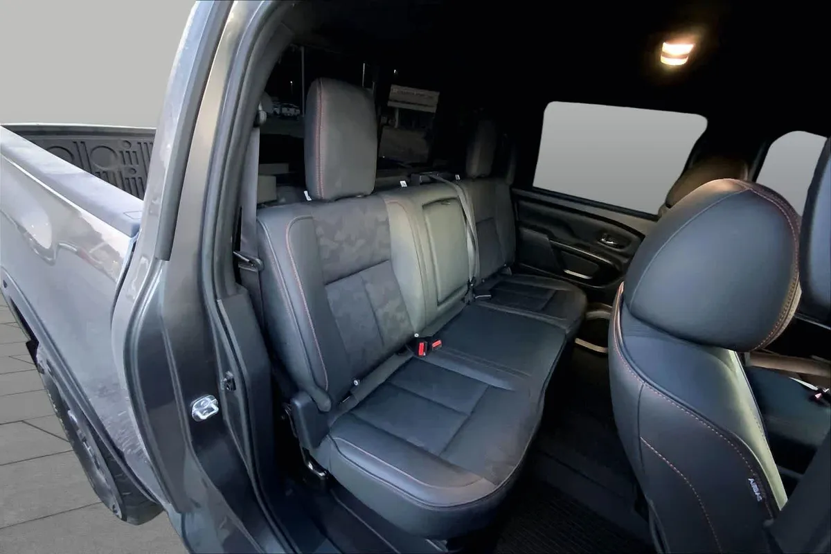 2024 Nissan Titan PRO-4X thumbnail 19