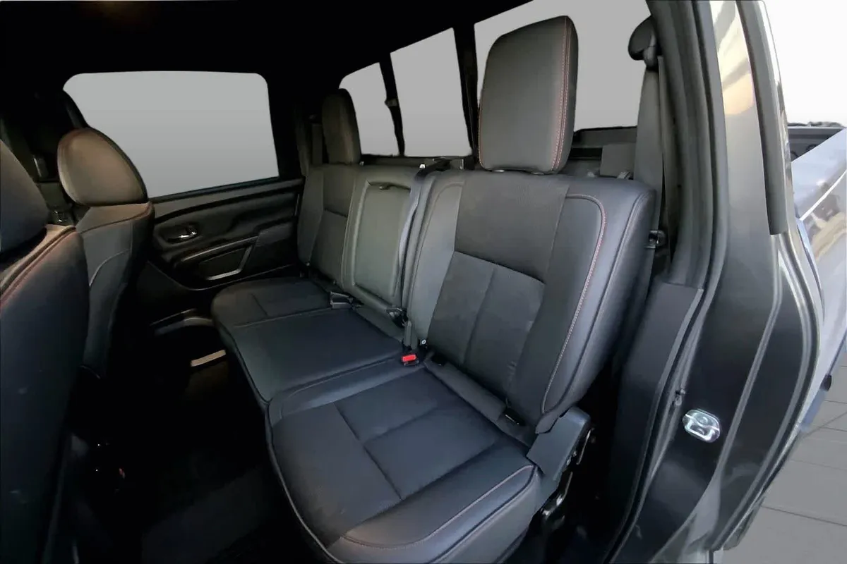 2024 Nissan Titan PRO-4X thumbnail 20