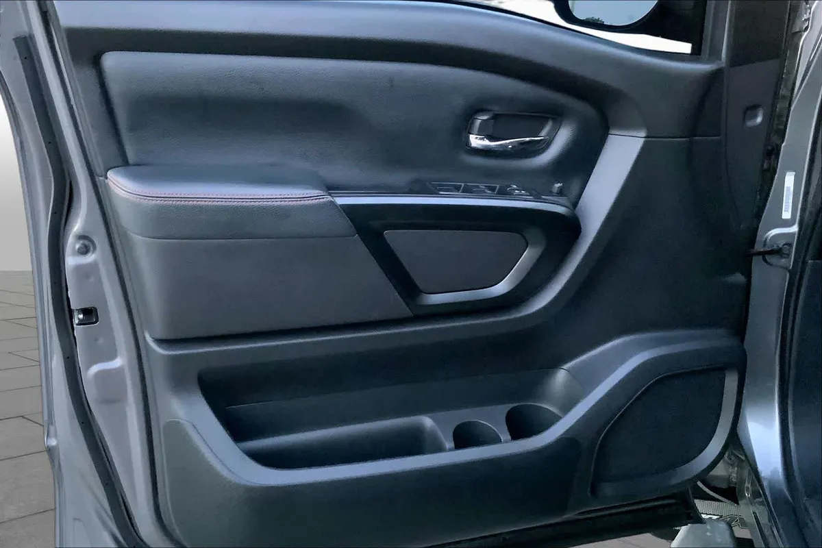 2024 Nissan Titan PRO-4X thumbnail 21