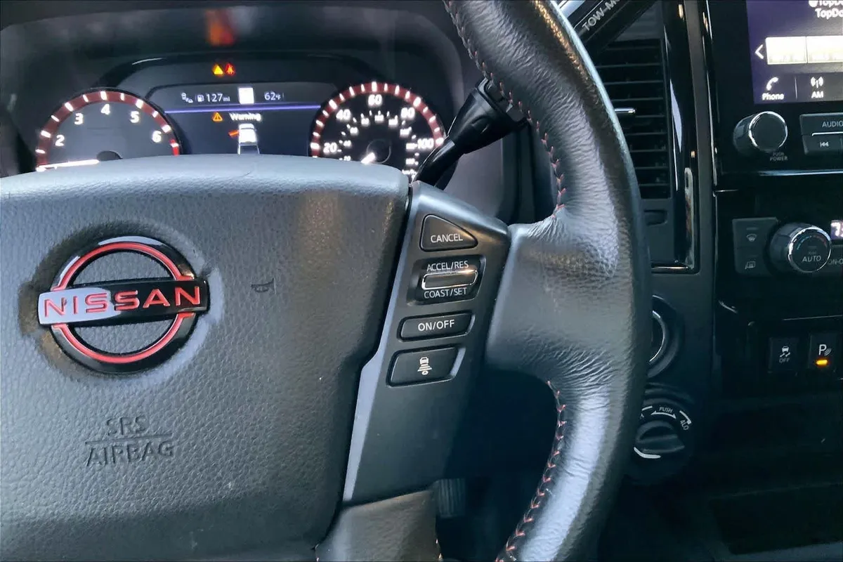 2024 Nissan Titan PRO-4X thumbnail 24