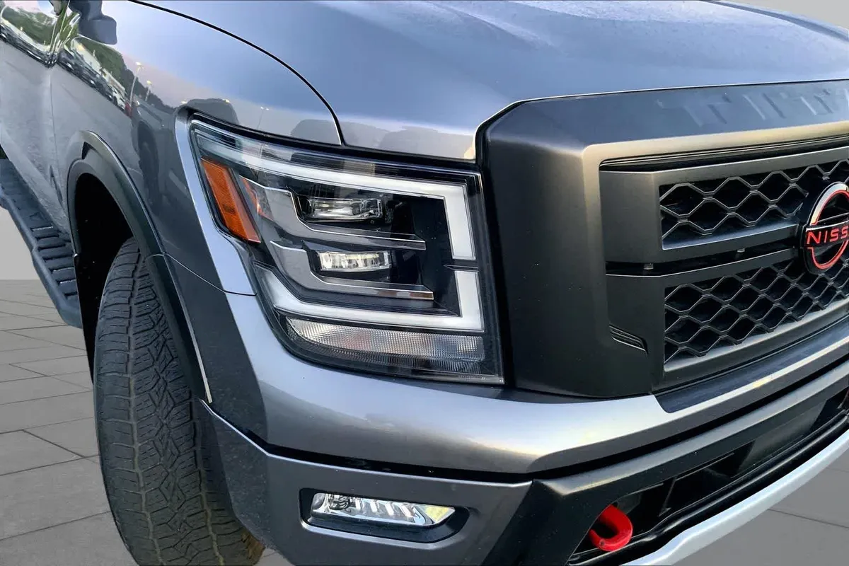 2024 Nissan Titan PRO-4X thumbnail 26