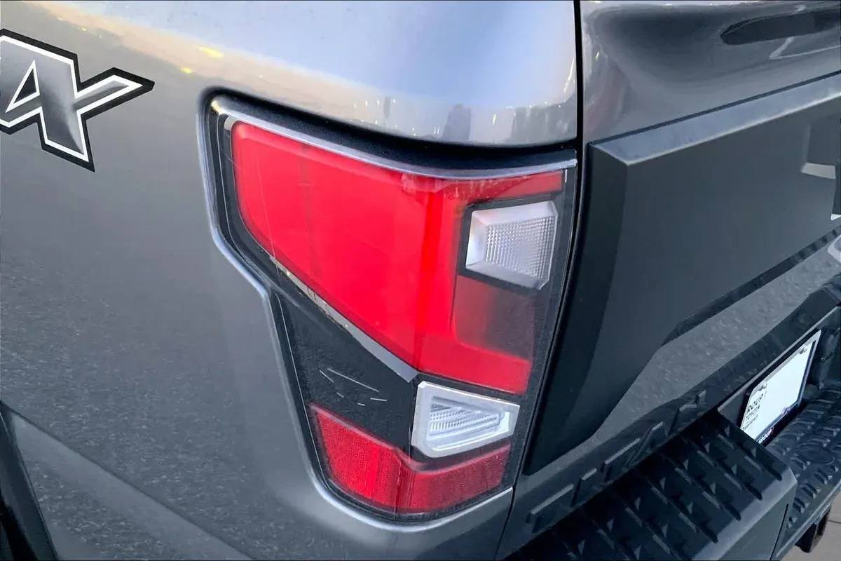 2024 Nissan Titan PRO-4X thumbnail 27