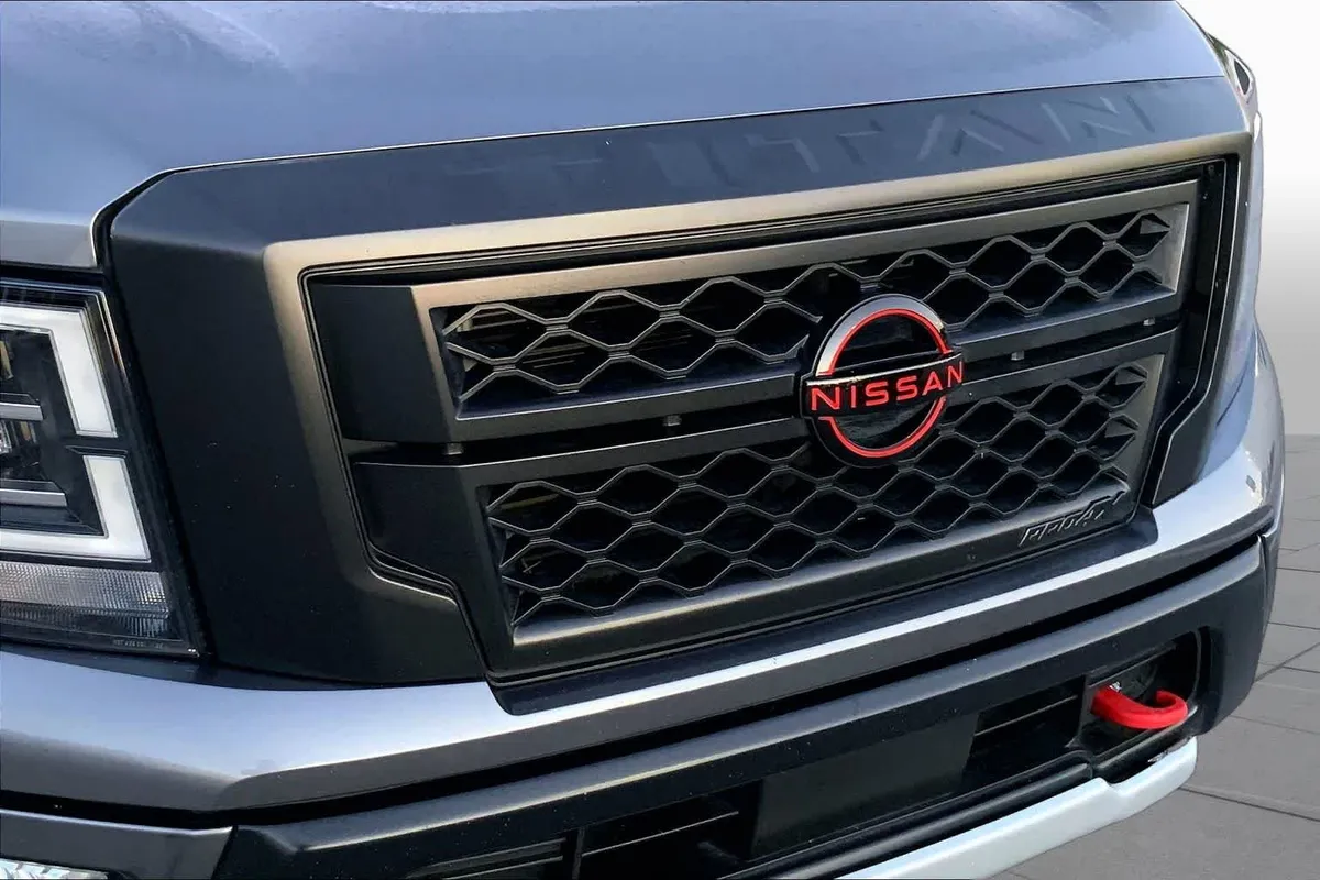 2024 Nissan Titan PRO-4X thumbnail 29