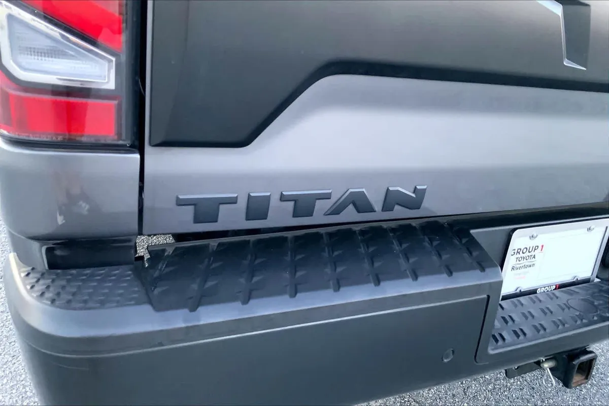 2024 Nissan Titan PRO-4X thumbnail 30