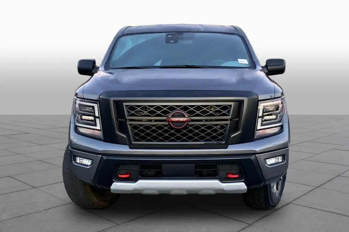 2024 Nissan Titan PRO-4X thumbnail 4