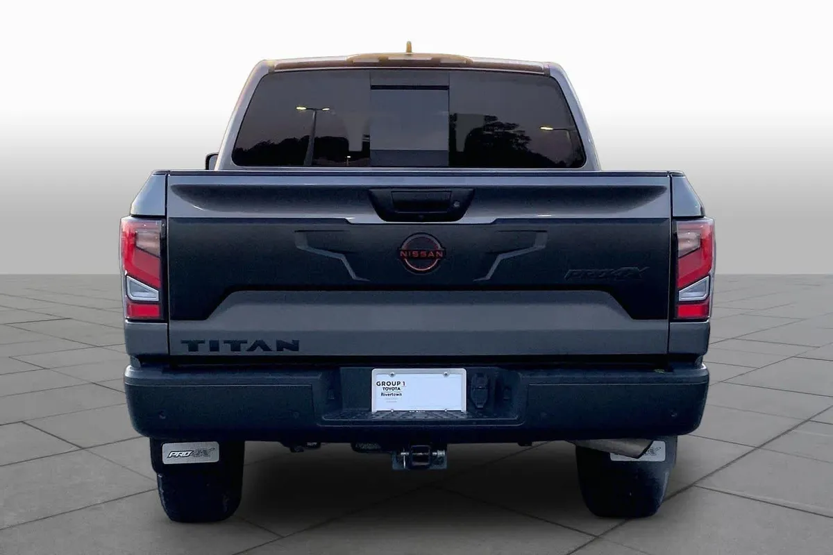 2024 Nissan Titan PRO-4X thumbnail 5