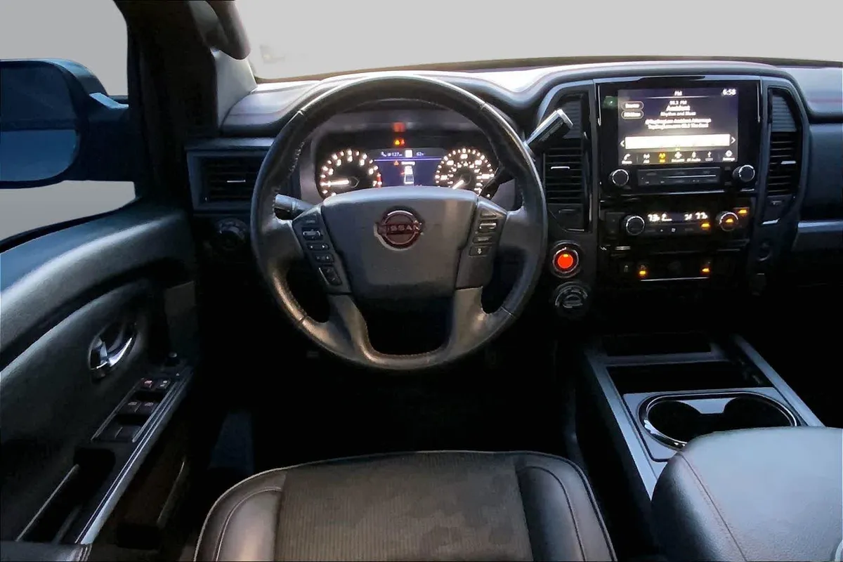 2024 Nissan Titan PRO-4X thumbnail 6
