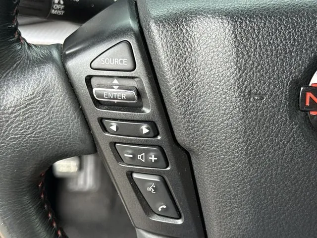 2024 Nissan Titan PRO-4X thumbnail 19