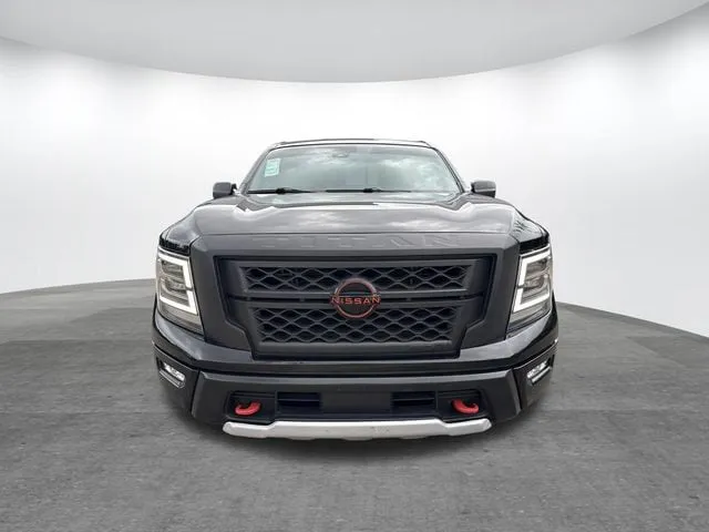 2024 Nissan Titan PRO-4X thumbnail 2