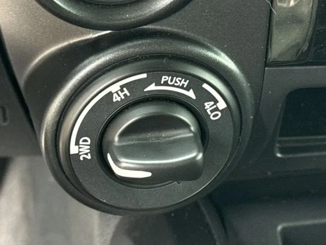 2024 Nissan Titan PRO-4X thumbnail 23