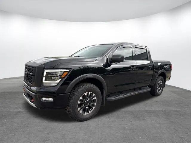 2024 Nissan Titan PRO-4X thumbnail 3
