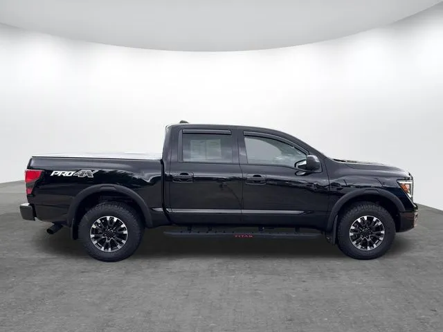 2024 Nissan Titan PRO-4X thumbnail 4