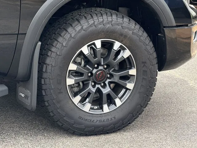 2024 Nissan Titan PRO-4X thumbnail 5