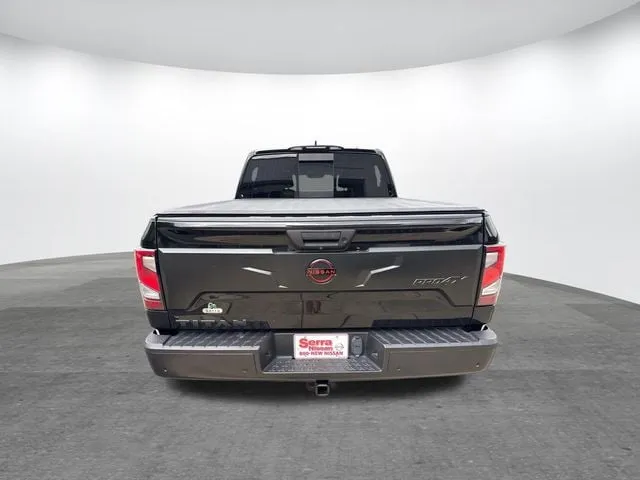 2024 Nissan Titan PRO-4X thumbnail 8