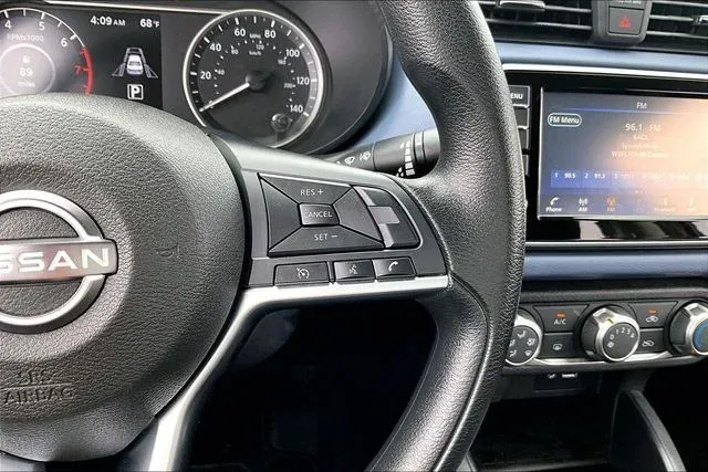 2024 Nissan Versa 1.6 SV thumbnail 11