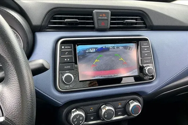 2024 Nissan Versa 1.6 SV thumbnail 13