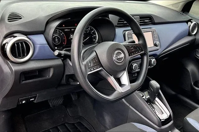 2024 Nissan Versa 1.6 SV thumbnail 14