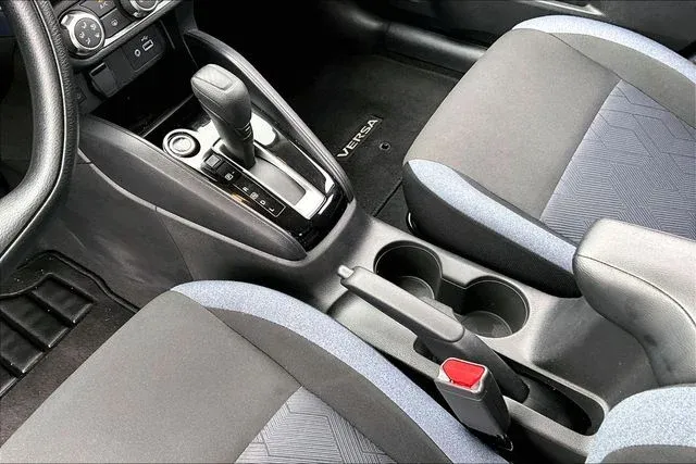 2024 Nissan Versa 1.6 SV thumbnail 15