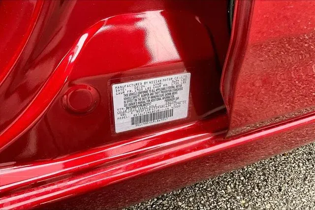 2024 Nissan Versa 1.6 SV thumbnail 16