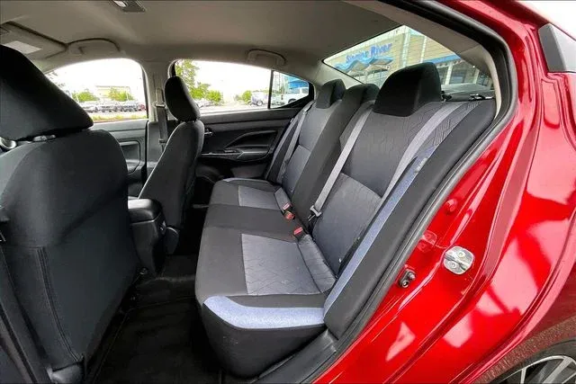 2024 Nissan Versa 1.6 SV thumbnail 19